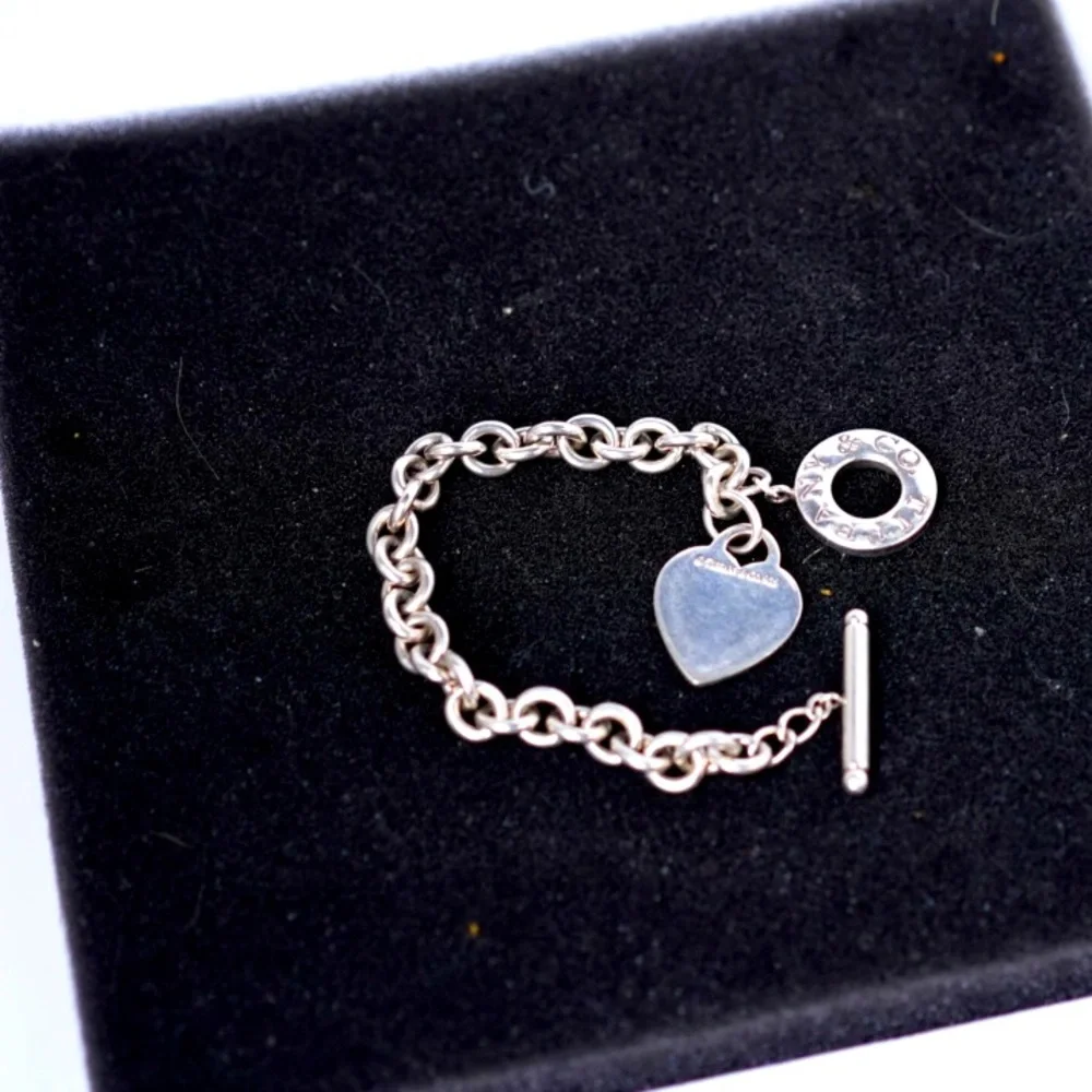 Return to Tiffany® Heart Tag Toggle Bracelet Silver - Picture 3 of 6